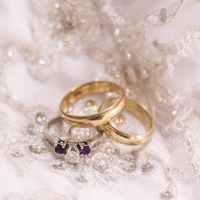 婚約指輪と結婚指輪をセットで購入する人が増えています